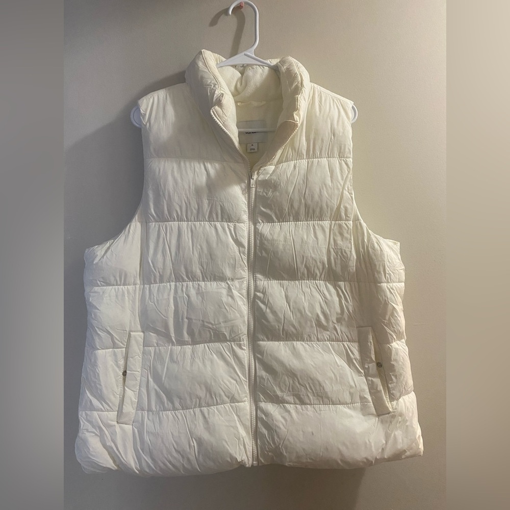 Old Navy Women's Off-White Quilted Vest